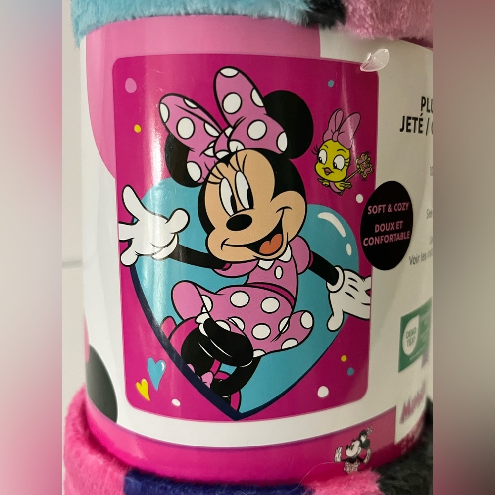 New with tags Disney’s plush Minnie mouse blanket throw